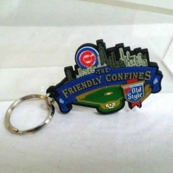 Chicago Cubs KEYCHAIN Old Style Beer Wrigley Field & Skyline MLB Baseball Logo - Picture 1 of 10